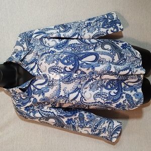 Womens blue & white paisley button up blouse by Chaps. Size PL.